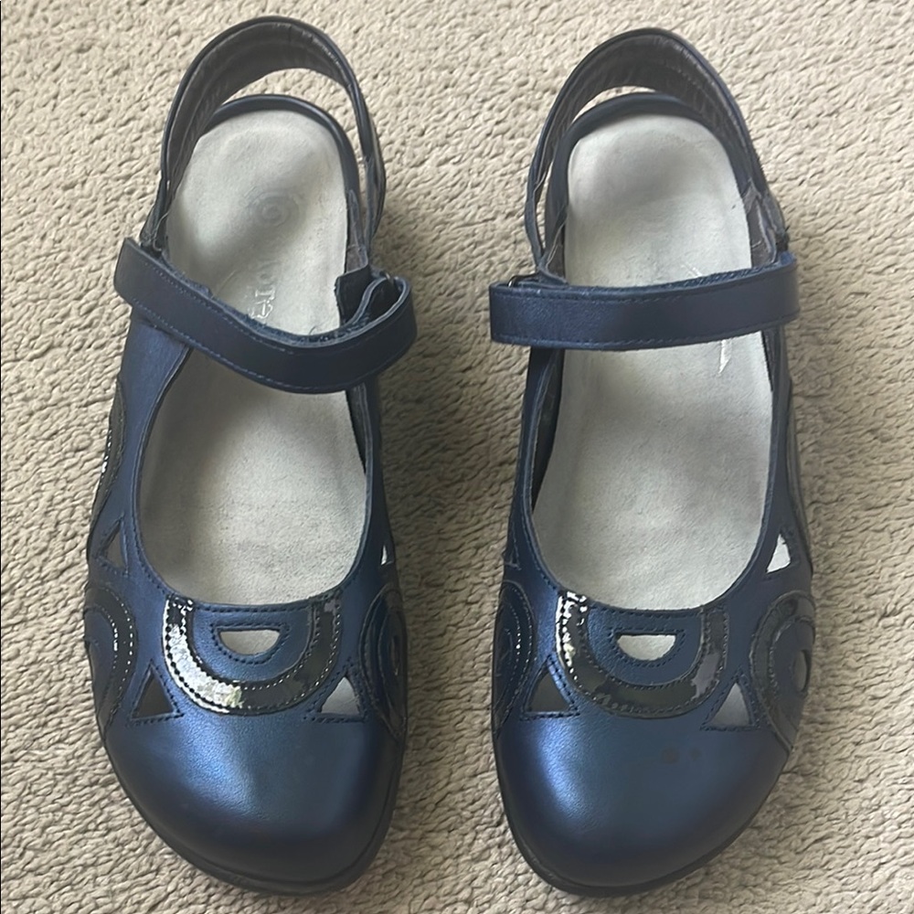 Naot Rongo Size 42 Polar Sea Navy